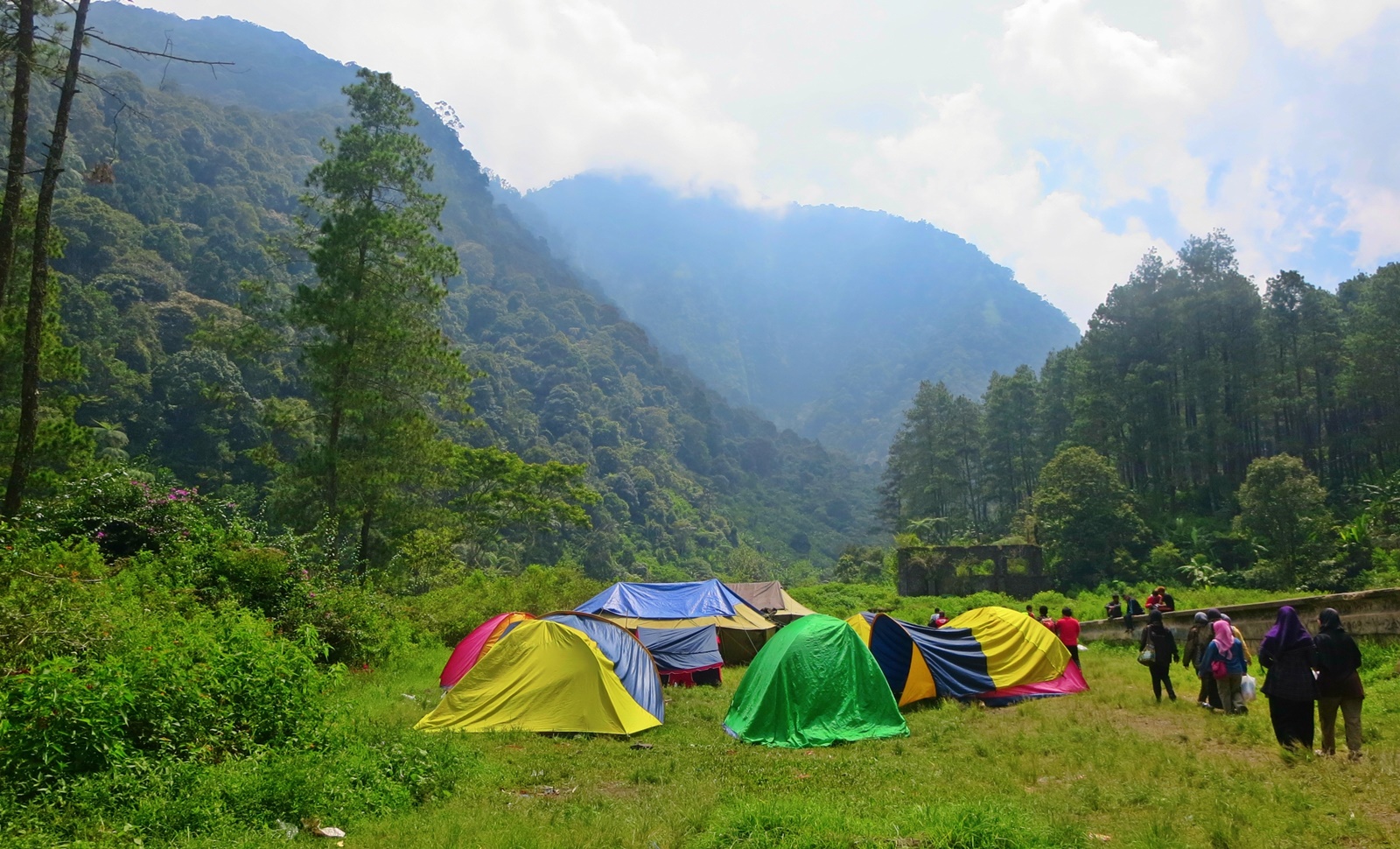 Tempat Camping Asyik di Bandung Raya