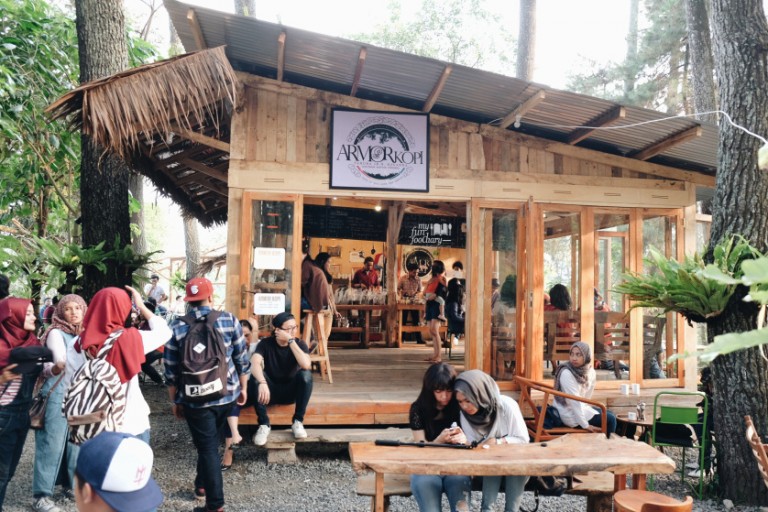 Cafe & Tempat Makan Hits di Bandung 2015 3