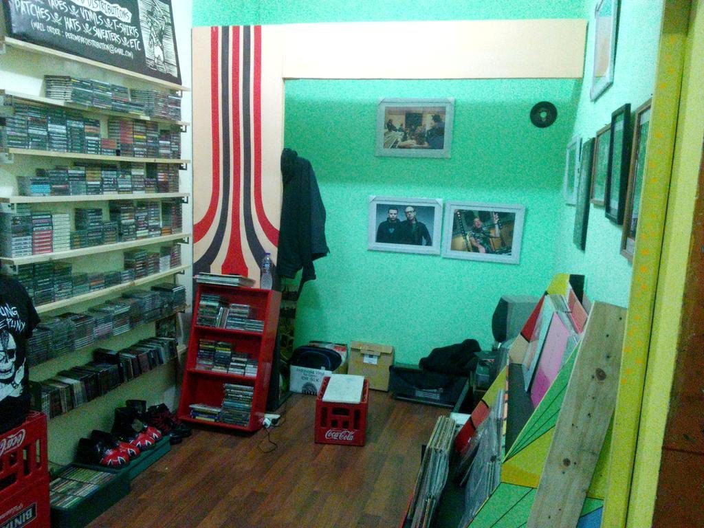 Foto 4. Perompak Shop ( @JahKunx )