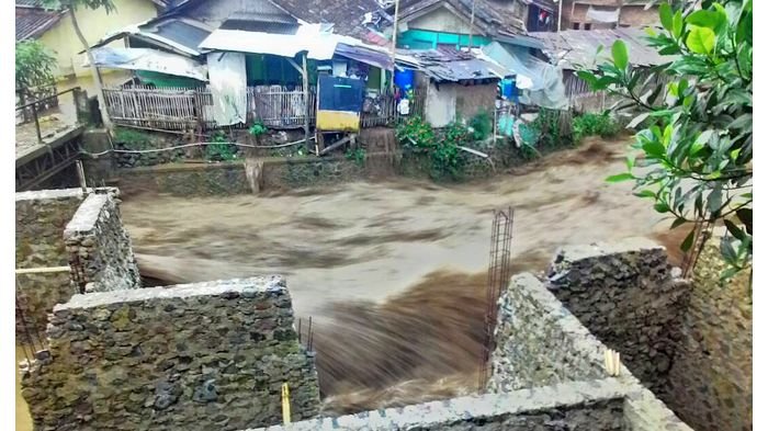 Hujan Deras Ciwidey Diterjang Banjir Bandang