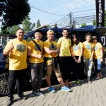 Tim Marcomm AccorHotels di Bandung bersama salah satu pengunjung