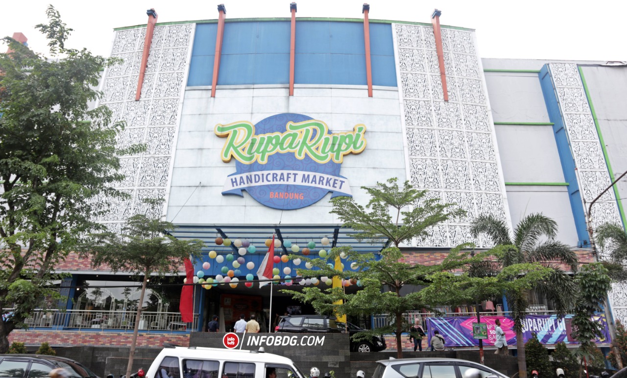  Pusat  Belanja Kerajinan  Tangan  di Rupa Rupi Handicraft Market