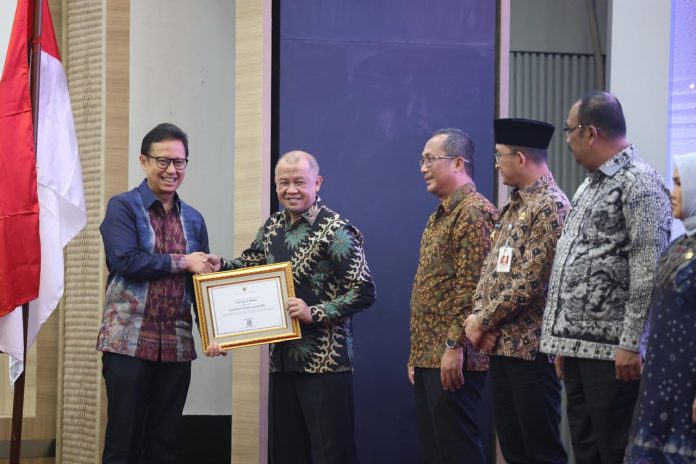 171758892815-kota-bandung-raih-penghargaan-tertinggi-kawasan-tanpa-rokok-pastika-parama